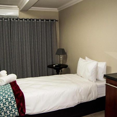 Aps Guesthouse Windhoek Eksteriør billede