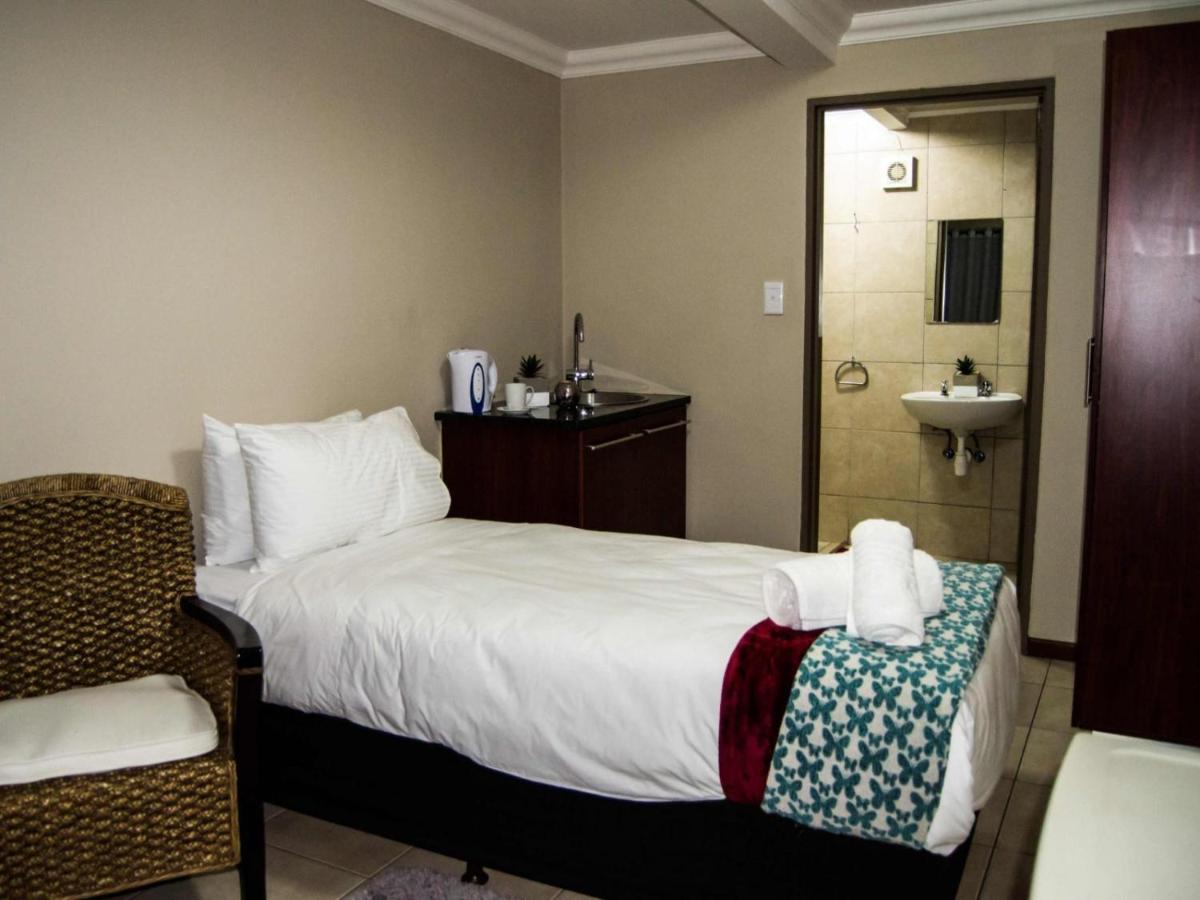 Aps Guesthouse Windhoek Eksteriør billede