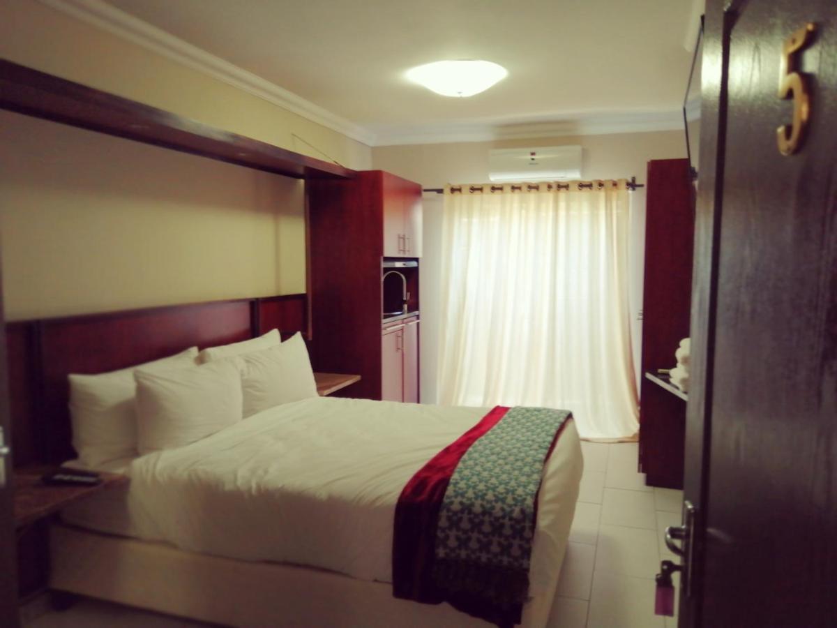 Aps Guesthouse Windhoek Eksteriør billede